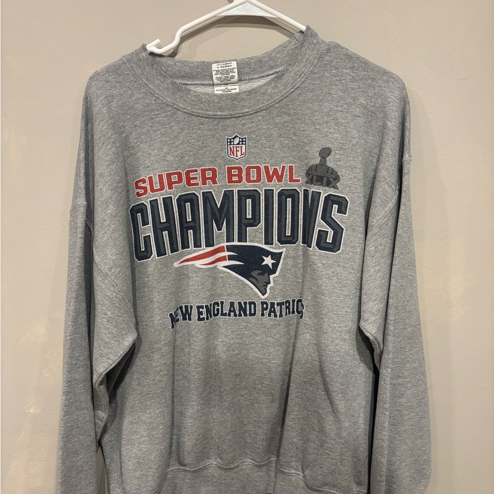 NFL New England Patriots Gray Super Bowl Champions Crewneck Sweater